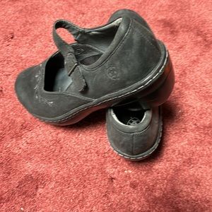 Ariat Women’s  gently used black leather shoes w/ wedge heel - Size 8.5